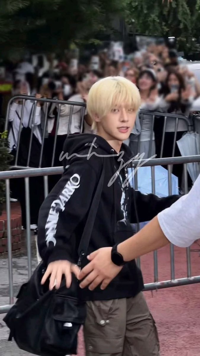 mudpuppyy's tweet photo. i love me a blonde emo omega https://t.co/ecSLHcZVY3
