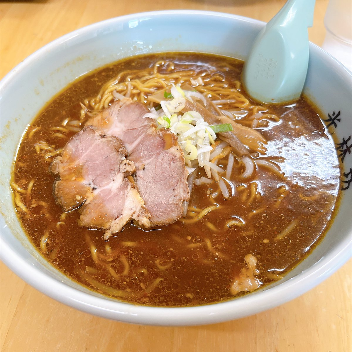 ChieK0226's tweet photo. 久しぶりラーメン🍜
黒味噌しょうがラーメン https://t.co/Ojl8LM6JQP