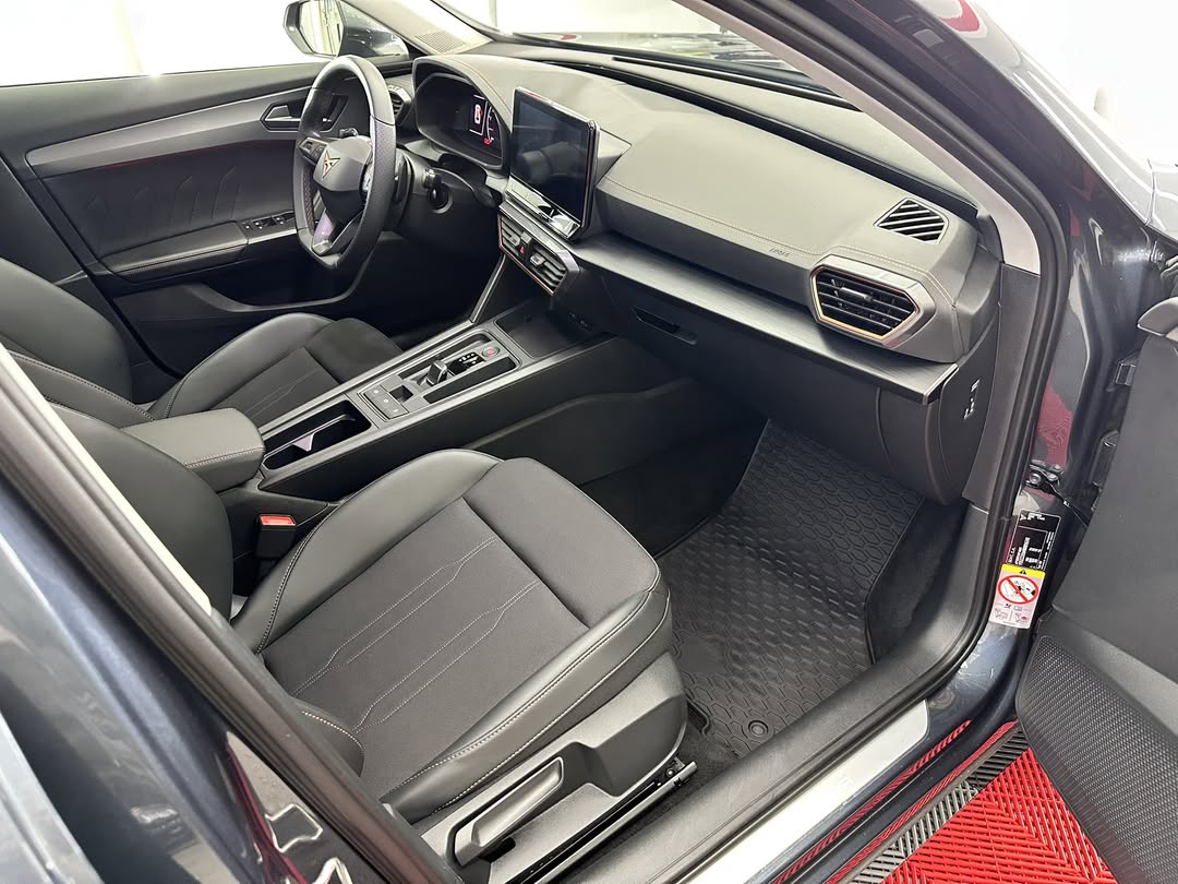 MalloryPha4s's tweet photo. For a well-maintained vehicle, basic cleaning can look like this. Hand washing, minor scratch polishing, and liquid wax application were also completed. Book your appointment via DM. Brno and surrounding areas. https://t.co/yOBUXUCHFZ