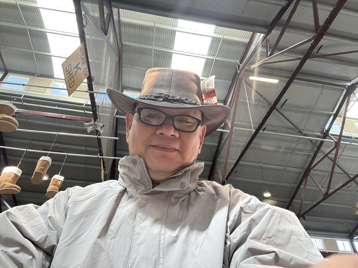 calvingohweetse's tweet photo. My new hat.
#VictoriaMarket #Melbourne #Australia https://t.co/PxT3PfGTOS
