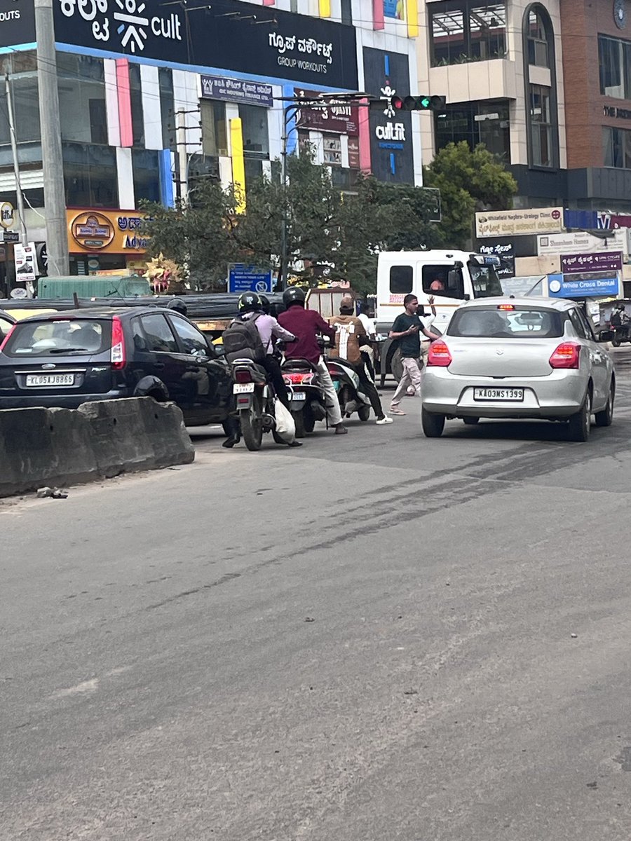 dahuja_cs's tweet photo. @BlrCityPolice  please take action against this Car who came all the way wrong side at hope farm signal. https://t.co/U6BirYrdHE