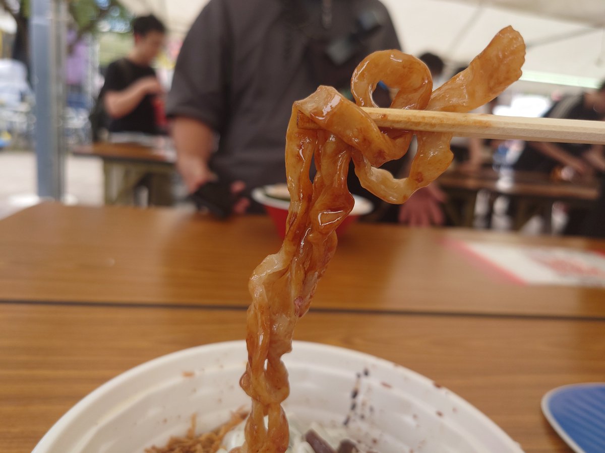 ix1213123's tweet photo. 熱狂中野ラーメン祭2026@中野四季の森公園:「中野」駅
@tokyonekyoramen / #熱狂中野ラーメン祭2026
2026年09月22日11:32

［豚骨 蒼翔 × 立川製麺所 翠空］
@patapataramen / #豚骨蒼翔
@patapata_su / #立川製麺所翠空
炭香る黒い油そば ¥1,200
温泉卵 ¥100 https://t.co/FGGbECl60L