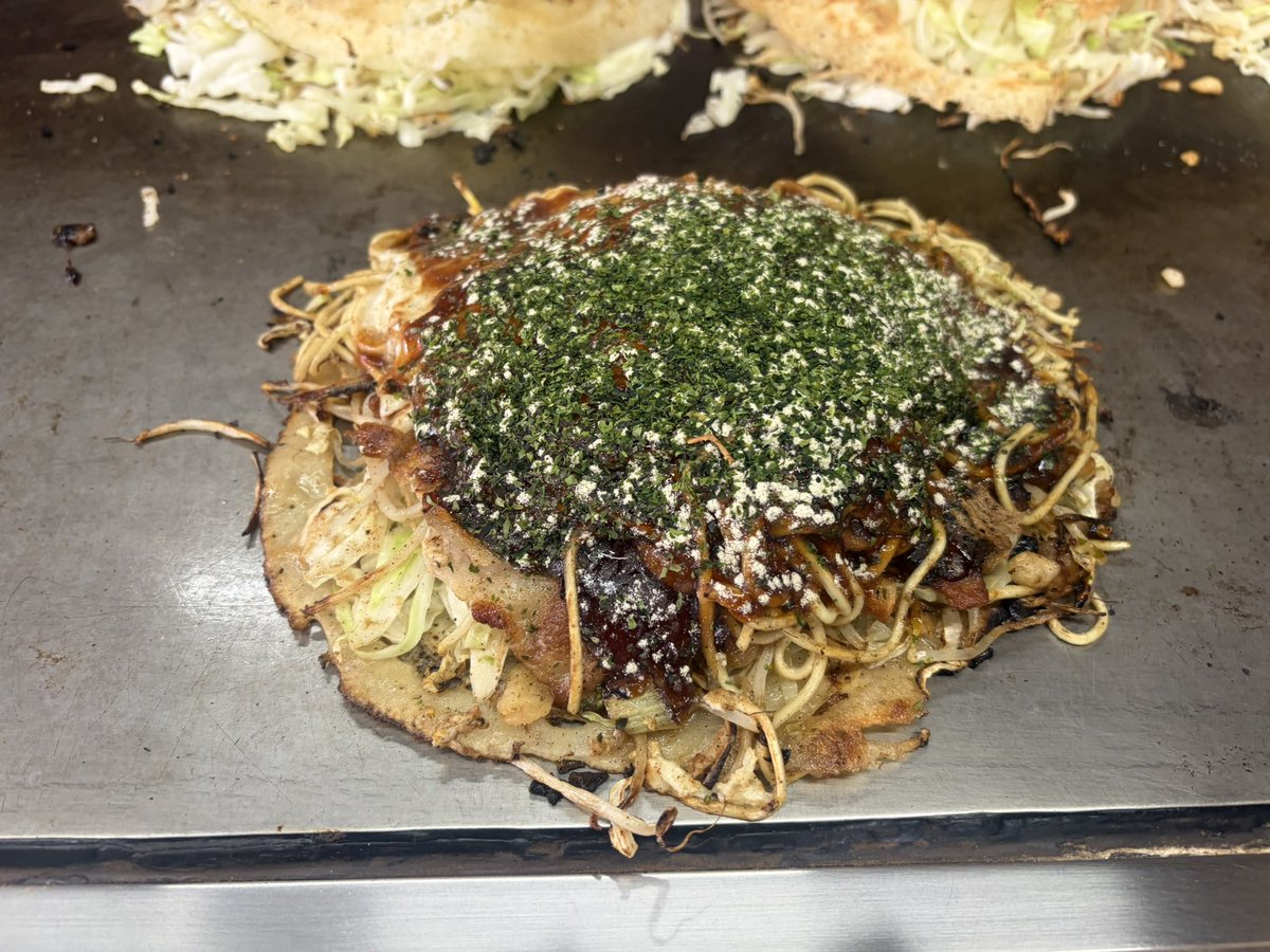 Nikugari0813's tweet photo. 祝日普段開けてないらしいが、たまたま今月やってた八昌のお好み焼き
うま〜〜〜 https://t.co/SesYOksoEA