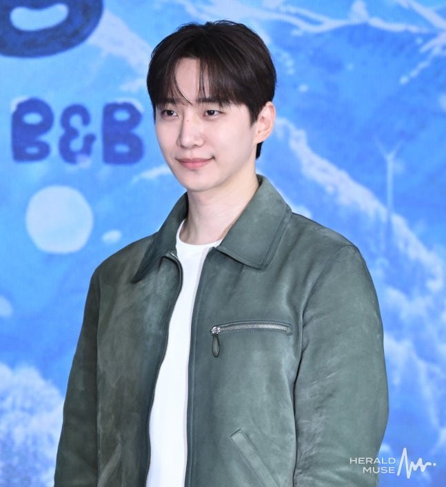 NuneoLove1's tweet photo. Producer Kim Ji-hyun revealed that Kian84’s preferences played a significant role in casting the new employees.

“For the new lineup, we wanted to put together a combination of people we hadn’t often seen together on variety shows. When Kian first brought up Yeon-koung, even he seemed a little intimidated. Seeing that made me think immediately, ‘We have to cast Kim Yeon-koung.’ BTS’s Jin was unable to return because of scheduling conflicts. But Kian seemed like he just couldn’t give up on having a ‘superstar,’ so we chose another superstar —Lee Junho.”

Hearing this, Lee Junho revealed that he himself had been a fan of the show.

“While watching Season 1, I felt that Kian84’s imagination and innocence were a huge part of its charm. I was curious and excited to see just how much more extraordinary the house would be in Season 2. Since I’ve mostly been focused on acting projects for some time, I felt like I needed some dopamine, and I think that was partly why I decided to take on this challenge.” ✨️✨️

#이준호 #LEEJUNHO
#대환장기안장2 #KiansBizarreBnB2