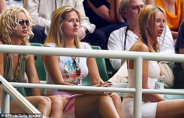 DjokovicFan_'s tweet photo. Marat Safin's player box during his 2002 Australian Open final. 😅

It was also the same day as his birthday. https://t.co/PCVBjfGy3K