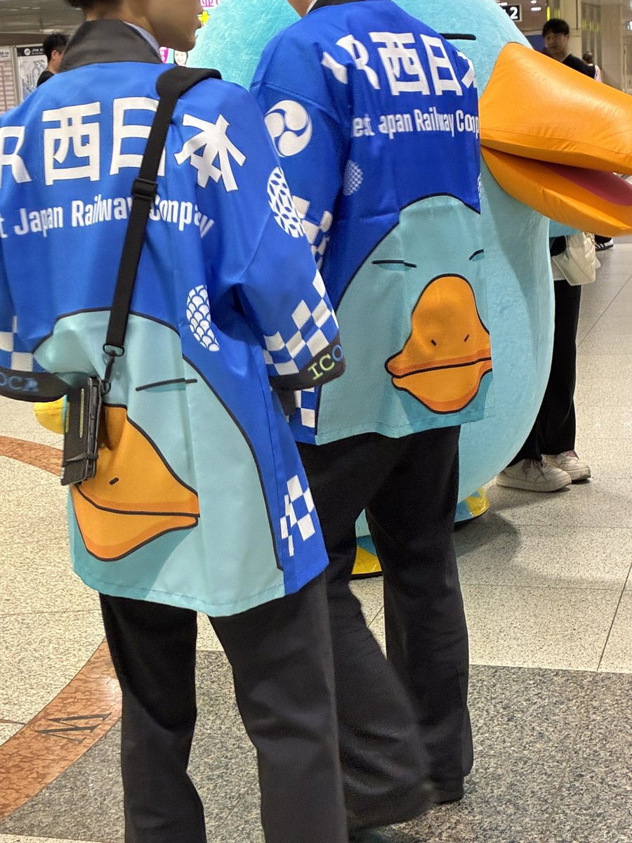 icoicotanuki's tweet photo. この法被いいな♪
#イコちゃん　#JR難波駅 https://t.co/So0TmjeZLF