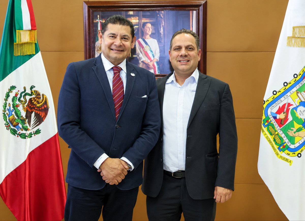 acarvajalh's tweet photo. 🔴 El diálogo y el intercambio de ideas sobre nuestra querida #Puebla enriquecen nuestra vida pública y ayudan a construir mejores decisiones.

Agradezco al gobernador @armentapuebla_ el tiempo y la apertura para conversar. Siempre es grato coincidir y compartir el profundo cariño por nuestro estado.