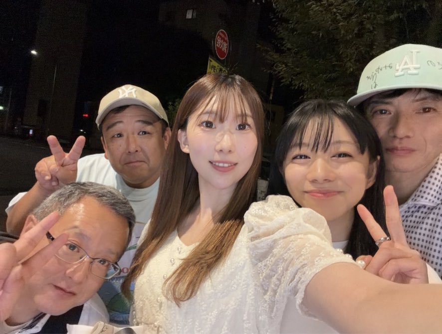 miiiiyu64's tweet photo. 【237】 石川県金沢駅
237回目！の路上ライブ
金沢のみんなに会えてオフ会もできてまた思い出増えました🥹♡

CDなんと...21枚✨️
グッズも沢山お届け出来ました！

現在使っていいお金は39484円になります！
詳細は今日夜動画投稿するので見てね

新たな出会いに感謝🎀
本当にありがとう。

CD残り477枚/1000枚💿
ここからも買えるよ↓
https://t.co/2sdGX4ep4n

路上ライブ最後までいてくれたみんなと📷