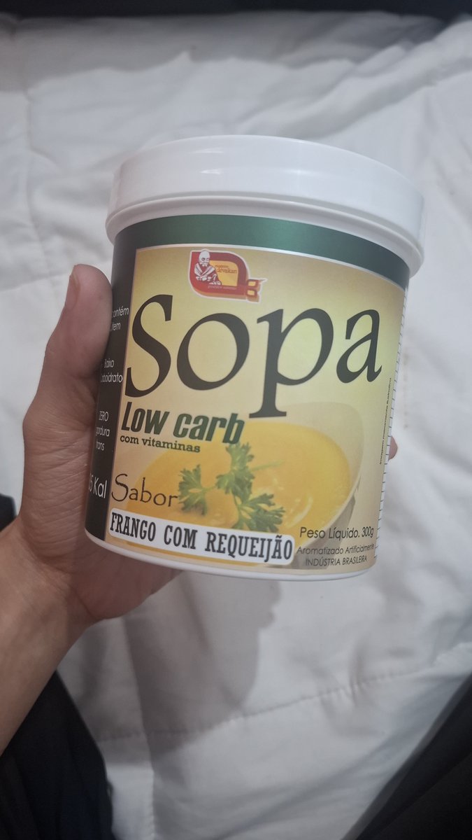 Japinhapommie's tweet photo. Já esta aqui resolvi pagar caro pra fazer semana de alta restrição. Apenas 35 calorias por 250 ml e fica grossinha. Cheia de vitaminas e a quantidade de potássio é excelente.  
#ed #edtwtㅤ https://t.co/LvRDkTQUFR