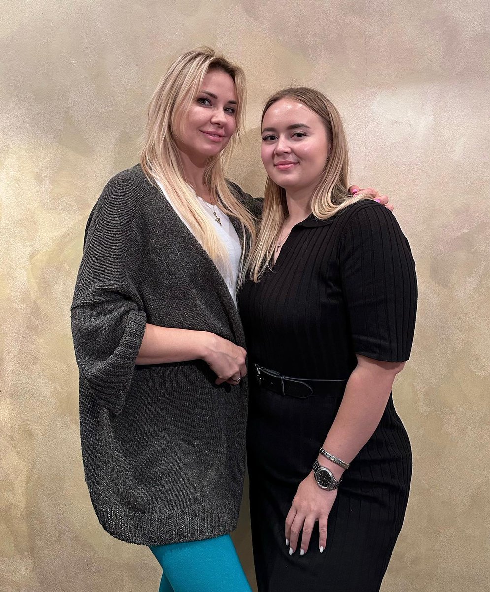 CeissaAna's tweet photo. Моя родная девочка @anastasia_yurkina996 приехала увидеться перед отъездом. Сколько трудных моментов прожито вместе. Ее хрупкое, но надежное плечо было одной из соих опор в трудный период! Профессионал и красавица ❤️   🇷🇺 https://t.co/0ryTih6xK2