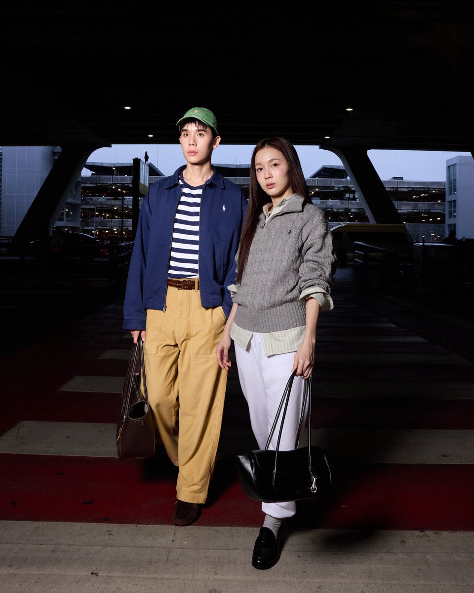 mintmag_th's tweet photo. มาเลย์เจอกัน! แอร์พอร์ตลุคของ #จิมมี่จิตรพล และ #เลิฟภัทรานิษฐ์ มาในโททัลุคจาก Polo Ralph Lauren เตรียมเดินทางไปร่วมฉลองเปิดตัวช็อปใหม่ของ Ralph Lauren และ Ralph’s Coffee ณ Suria KLCC ที่กัวลาลัมเปอร์ ประเทศมาเลเซีย 💚

#RalphLauren 
#RalphLaurenMY 
#ThePoloBlaze
#jimmyyjp #loverrukk
#MintNews