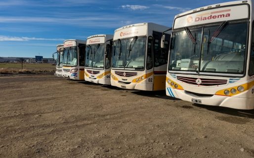 ElComodorense's tweet photo. #Comodoro | Transporte Diadema cambia de cabecera: Desde hoy opera partiendo del Estadio Centenario
https://t.co/nkDCzNP3Z5 https://t.co/sOhLgFIJuI