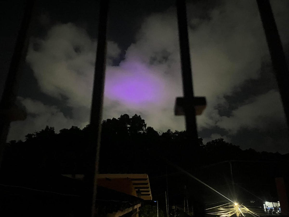 polloloman's tweet photo. El cielo en este momento en Xalapa...zona Arco Sur https://t.co/TdXdFeVuft