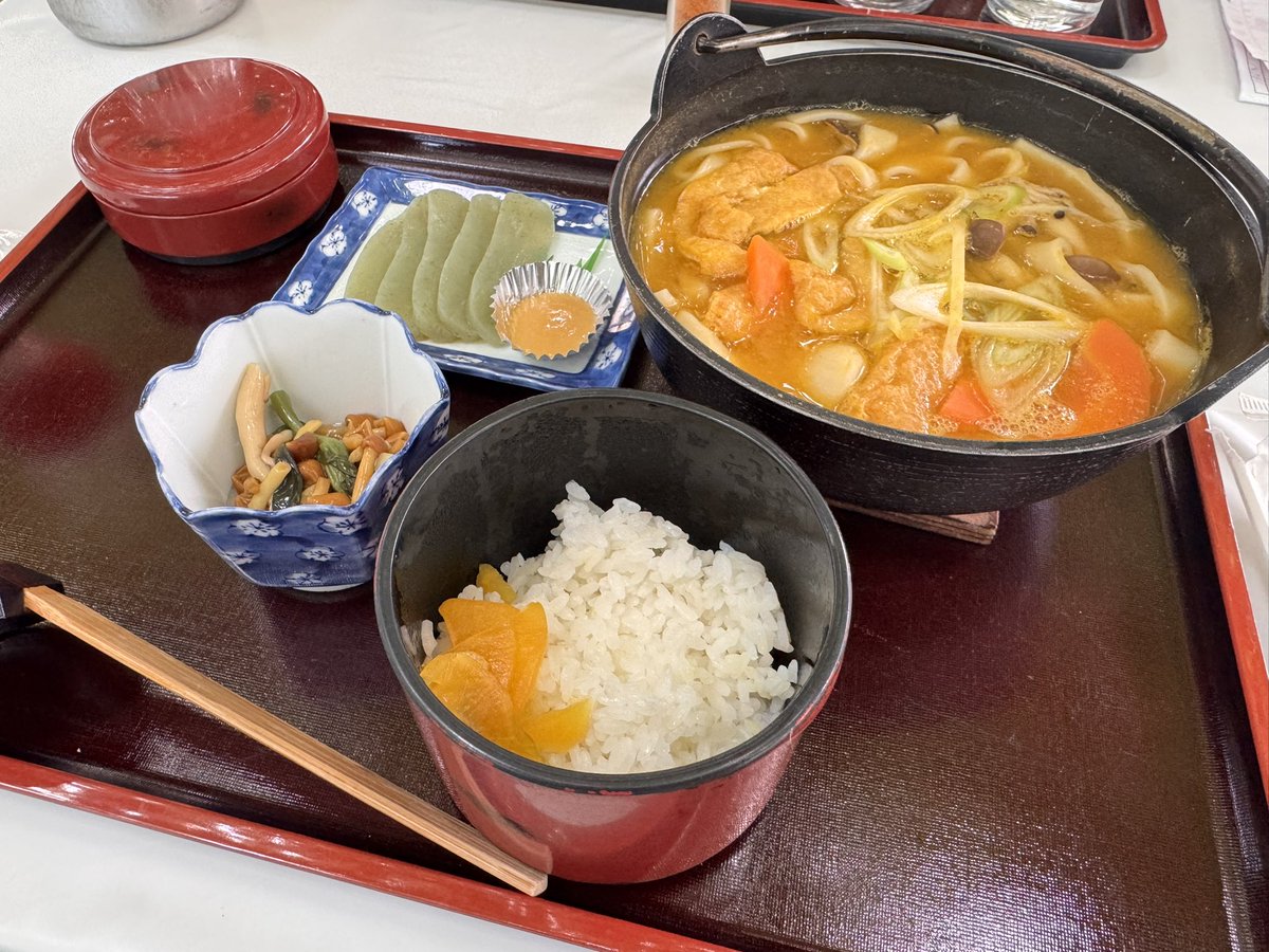 tnisshi's tweet photo. 今日はこのシルバーウィーク唯一の晴れ間で山梨は勝沼にやってきました。シャインマスカットもほうとうも美味しい。 https://t.co/X0RTCaJL7G