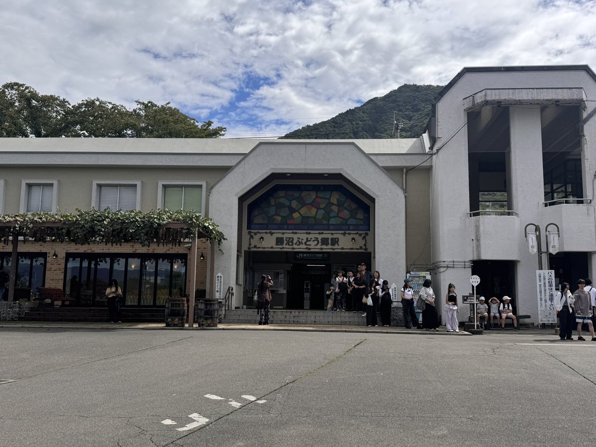 tnisshi's tweet photo. 今日はこのシルバーウィーク唯一の晴れ間で山梨は勝沼にやってきました。シャインマスカットもほうとうも美味しい。 https://t.co/X0RTCaJL7G