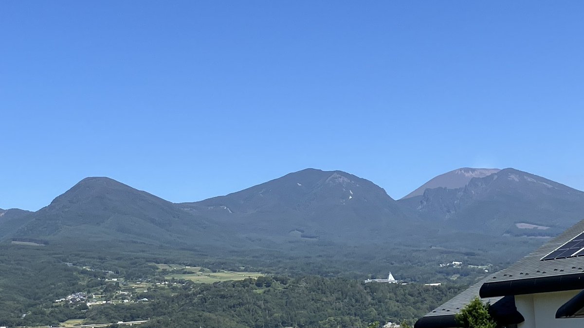 ndsc_c's tweet photo. 浅間山もくっきり　快晴☀️ https://t.co/JmDZeDppEa