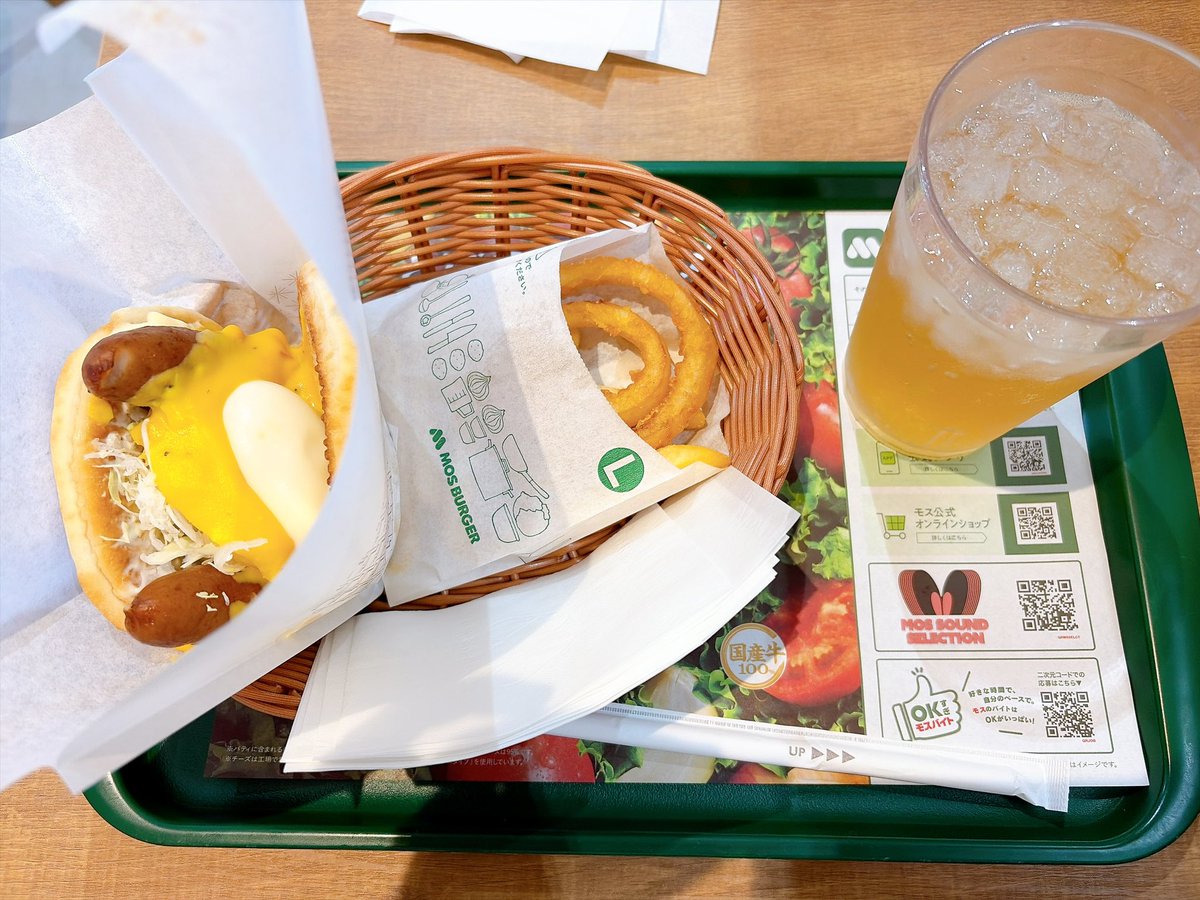 l_leaves_'s tweet photo. 月見バーガー２つ目はモス💚
フォカッチャの生地がモチモチでおいしい〜！
ただ結構待ったのに冷めてた🥲 https://t.co/J8Le95Lmtx