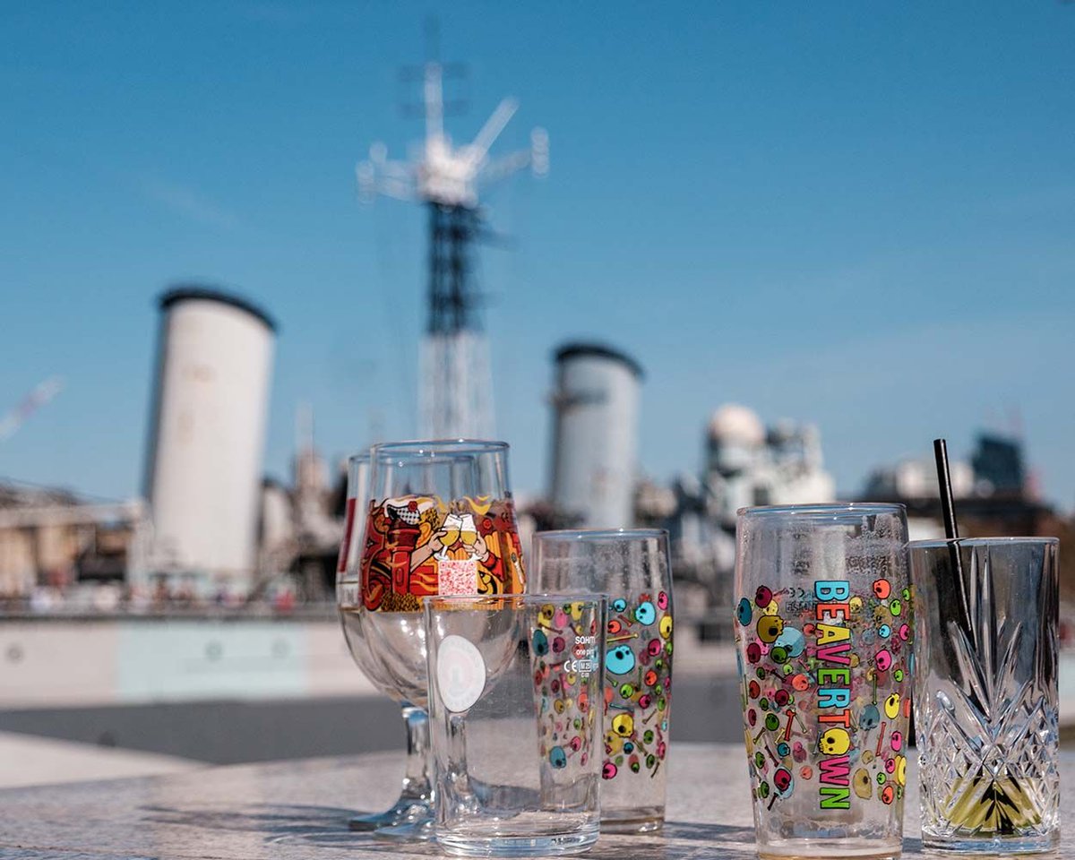 forward_change's tweet photo. Drinking glasses displayed beside HMS Belfast on the River Thames in the London Bridge area of London.
#london #Queenswalk #Londonbridge #glasses
https://t.co/fZAUAbSMQ6 https://t.co/XxmD3w9ikf