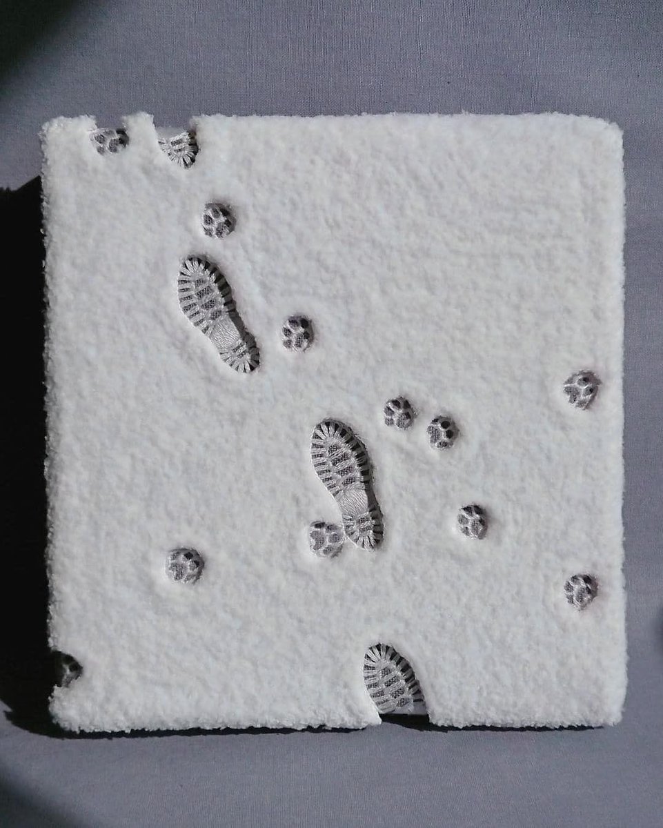 pmamtraveller's tweet photo. “Stepping On Fresh Snow” is a punch-needle and hand-embroidery artwork featuring textured white snow and footprints by artist Narumi Takada. https://t.co/iTWzNFkTJs