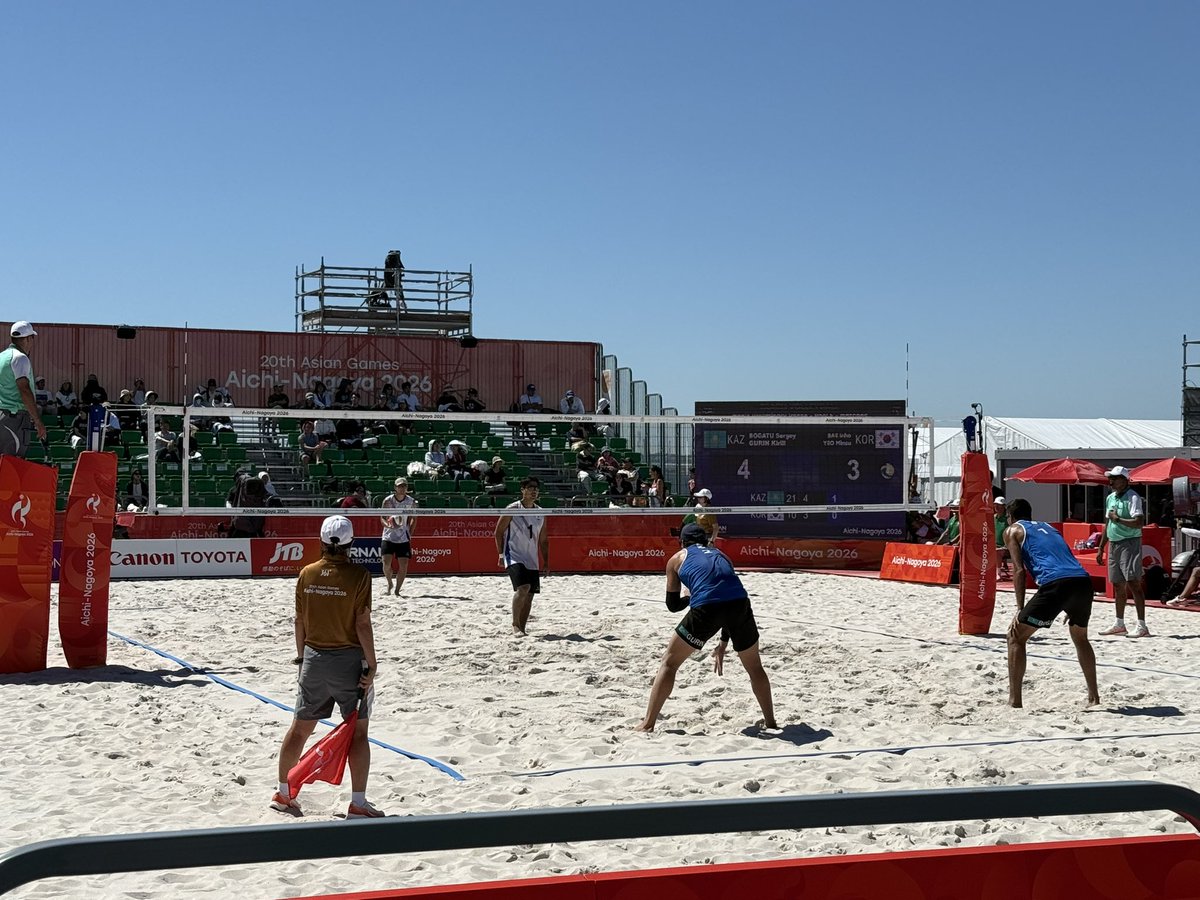 amk5469's tweet photo. アジア大会ビーチ観戦2日目🏖️
暑すぎてちぬ🥵

当初は台風が心配で、中止になったらどうしよ💦開催されても雨風のなかの観戦大変そう💦と思ってたけど…

ここまで快晴じゃなくてもいいんでっせ！笑🤣 https://t.co/7CRHeP1bEe