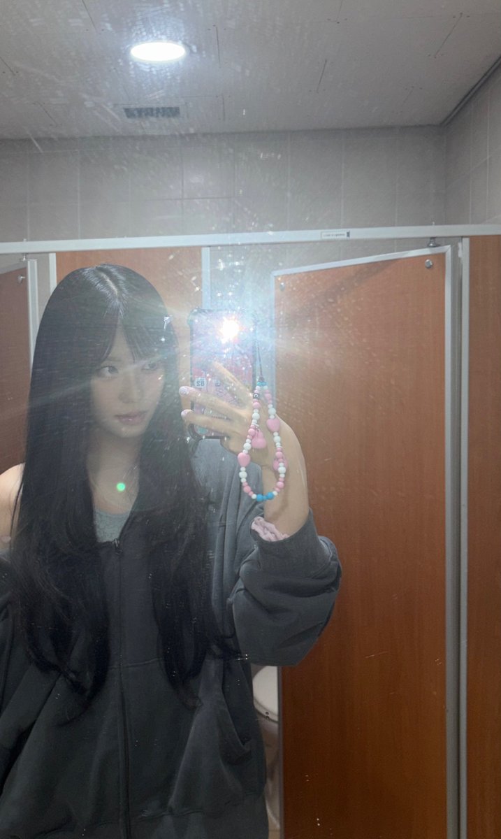 izna_offcl's tweet photo. [izME📮]

빤쮸모자 깻잎머리 アイドル前髪

#izna #이즈나
#KOKO #코코 https://t.co/GNQsnCnidY