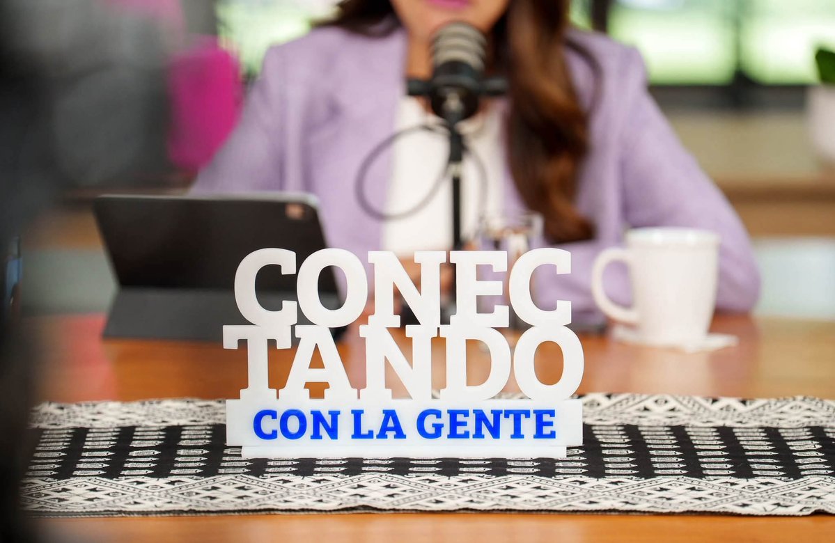 LibiaDennise's tweet photo. En esta edición de #ConectandoConLaGente platiqué con @fjjuarezl, Comisionado de la @ceaivgente, sobre el trabajo que hacemos junto a las víctimas y sus familias. Se han brindado más de 74 mil apoyos y medidas de atención, que incluyen alimentación, transporte para familias buscadoras, viáticos para diligencias, gastos médicos de emergencia, apoyo funerario y acompañamiento jurídico y psicológico.  

Además, anunciamos que se abrirán nuevas oficinas de atención en León y Celaya, para acercar estos servicios a más familias. 

Sabemos que hay mucho trabajo por hacer y vamos a seguir avanzando con sensibilidad, respeto y, sobre todo, escuchando a quienes necesitan de nuestro acompañamiento.