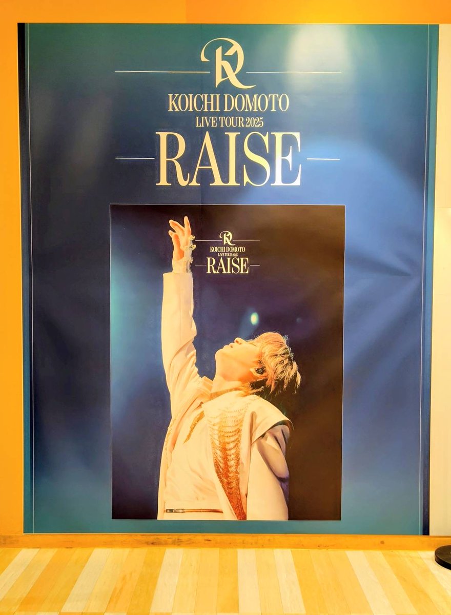 TOWER_NUchaya's tweet photo. 【KOICHI DOMOTO】
Blu-ray ＆ DVD「KOICHI DOMOTO LIVE TOUR 2025 RAISE」入荷しました📀

魂を賭けたエンターテインメント『#RAISE』が遂に映像化‼️

先着で形態別特典をプレゼント🎁

発売を記念して、衣装展、特大看板掲出、ポスタージャック実施✨
(9/28(月)まで)

ぜひご来店くださいませ💁 https://t.co/D2ByD1TtcM