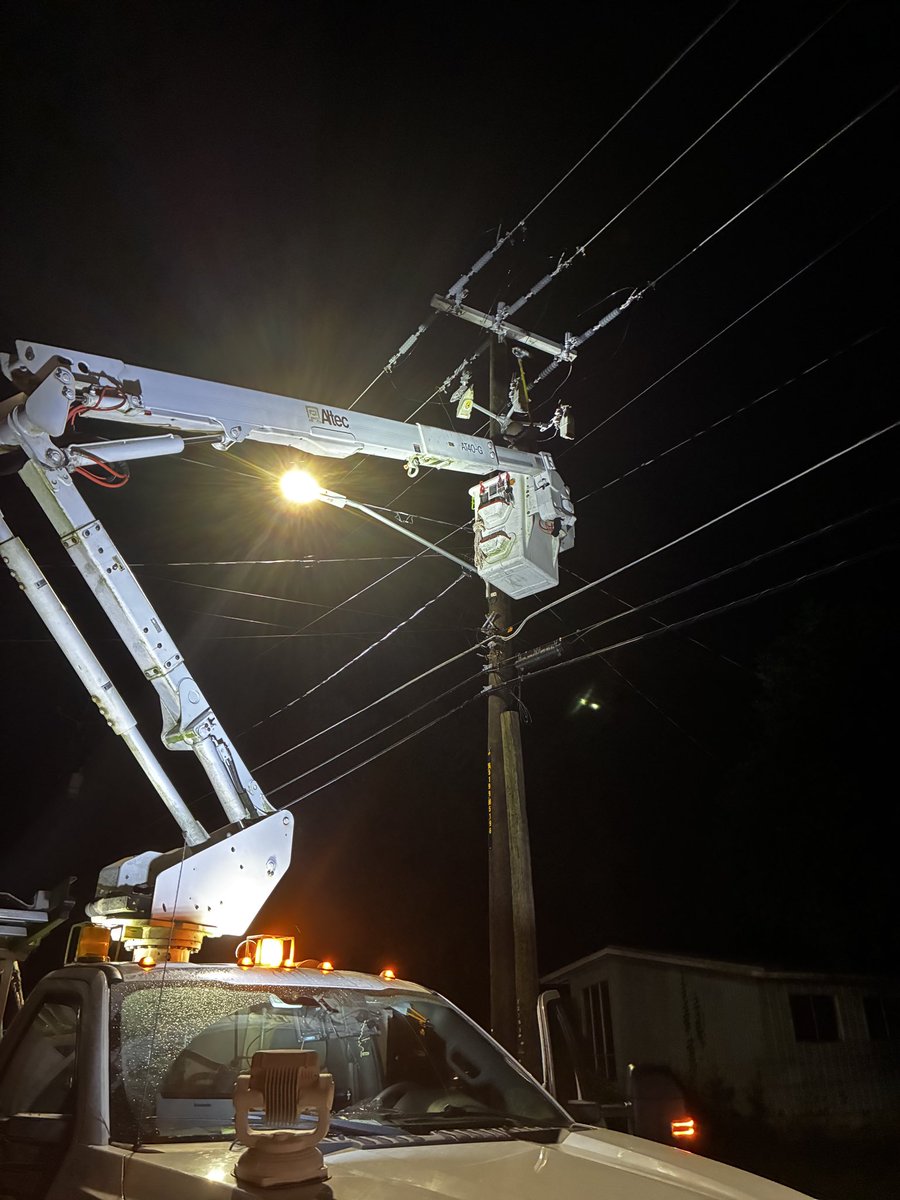 MS_Power's tweet photo. Severe weather continues to impact Mississippi tonight. Our crews are responding to outages as it becomes safe to do so with additional support assisting in some of the more impacted communities around the Meridian area. Stay safe and thank you for your patience as crews safely respond.