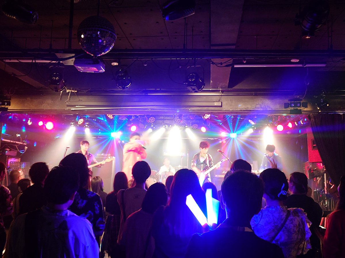 kuskususagi_'s tweet photo. 光GENJIを思い出す雰囲気で色々ジャニーズ、アイドルバンドそのものでした！
どれも口ずさむことができるセトリで盛り上がってました、すごいー☆
#GENGENFES https://t.co/xcXHUgbZPU