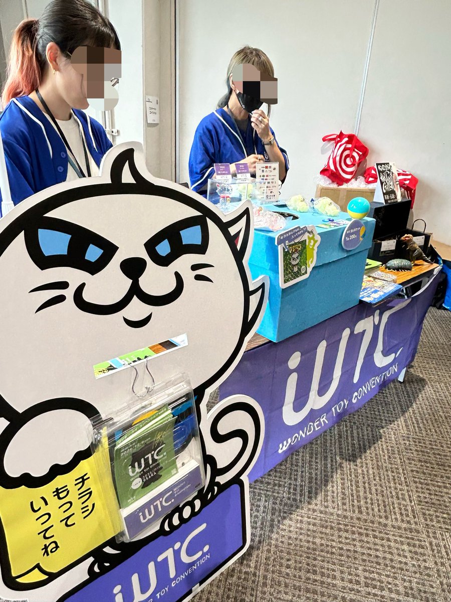 HLO_kaiyodo's tweet photo. #ソフコン 会場  #ワンダートイコンベンション ブースにて #ホビーロビー大阪 のチラシとステッカーを配布しています！
枚数限定でお得な割引券も🉐
遊びに来てください✨ https://t.co/giVknebENL