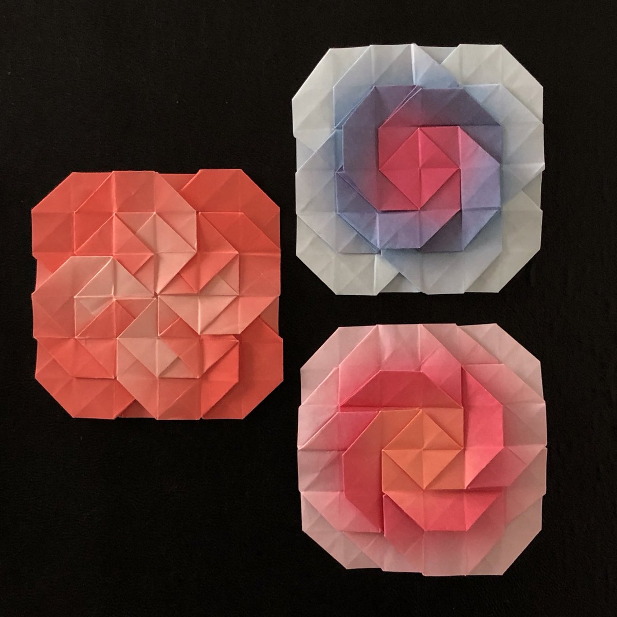 OrigamiRiko's tweet photo. #あじさい折り
#折り紙
#origami
#origamitessellation https://t.co/OVPMLkjjO3