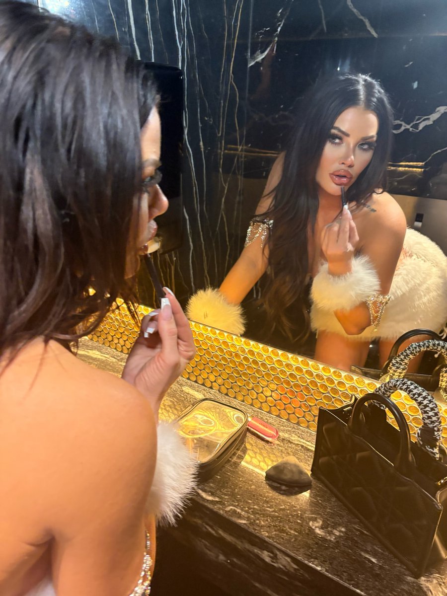 RealMilfSavanah's tweet photo. do i look good yes or no😳 https://t.co/S0KJLI9ghp