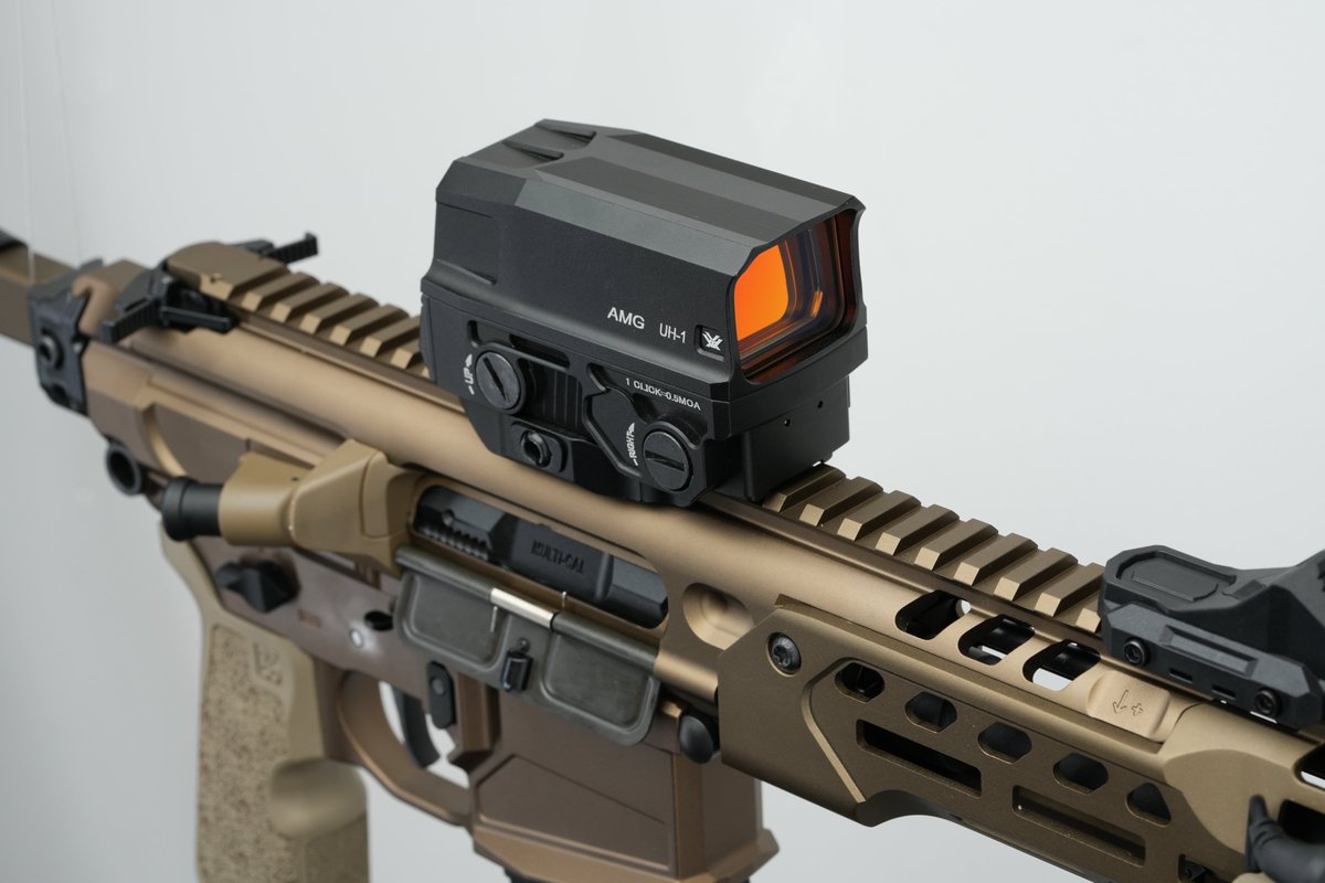 DIVE_airsoft's tweet photo. ／
  人気のMCX11.5inを実用重視カスタム🔥
＼

Salvo Precision
『MCX Spear LT 11.5in GBB Coyote』をセットアップ

DFCOスタイルのパーツで自然に構えやすく！

UH-1タイプで視認性を高めWCKで配線周りもすっきりまとめた一丁

▼ 各種アタッチメントの購入はこちら
https://t.co/HfGxkgscIT

#サバゲー #エアソフト #DIVE