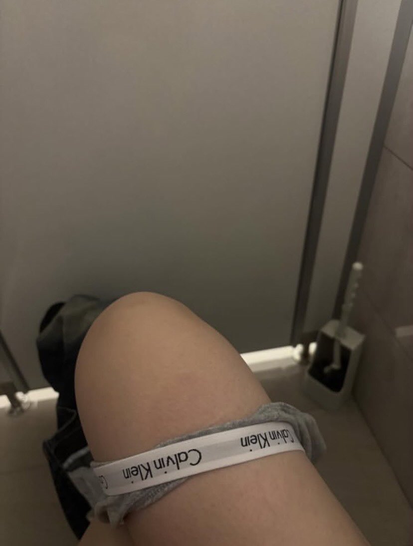 SpidolmanPedol's tweet photo. 中に出して、そのまま逃げられた😭 ※札幌のある場所のトイレ https://t.co/raV520uW0k