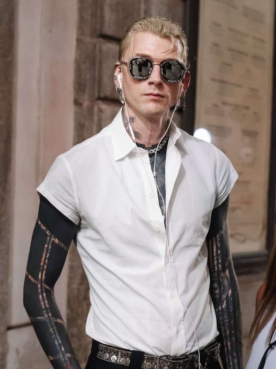 mgkmagic's tweet photo. mgk so fine in Milan, Italy after rehearsals for the Vogue World Milano on September 21, 2026 🇮🇹

#mgk #machinegunkelly machine gun kelly #colsonbaker @voguemagazine #VogueWorld https://t.co/pZrGAYOKU1