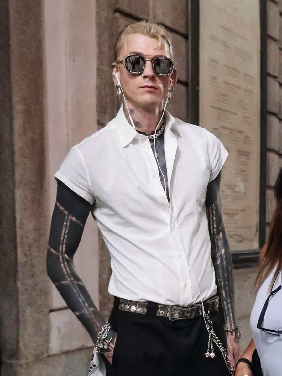 mgkmagic's tweet photo. mgk so fine in Milan, Italy after rehearsals for the Vogue World Milano on September 21, 2026 🇮🇹

#mgk #machinegunkelly machine gun kelly #colsonbaker @voguemagazine #VogueWorld https://t.co/pZrGAYOKU1