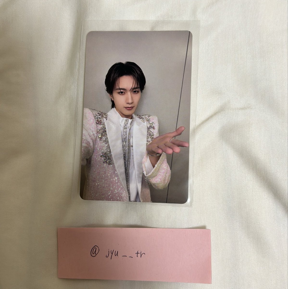jyu__tr's tweet photo. @yayoi19_ticket はじめまして。検索から失礼します。当方画像山中トレカ所持しております。マジデス衣装山中トレカと交換可能でしょうか。郵送希望です。ご検討よろしくお願い致します🙇🏻‍♀️ https://t.co/SD1EywNVtw