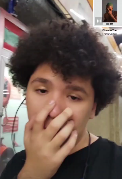 Vichooazul_'s tweet photo. @Maruchanzzz1 @deellaparamii dale hrmno mira como eres, ponte serio po mi rey si va a webiar por último dele su corte facherito https://t.co/Fod2msNyJH