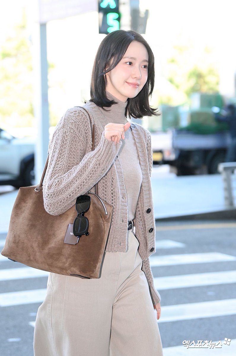 SNSD_0805's tweet photo. 260922 막스마라 밀라노 패션위크 출국 윤아 https://t.co/ir6tNquH4W