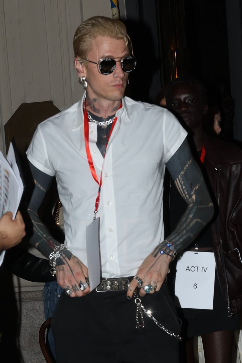 Pawe66862800's tweet photo. Machine Gun Kelly seen at rehearsals for Vogue World Milano 21.09.2026
#MachineGunKelly 

https://t.co/m6DPVqlJoV https://t.co/t0KCj10Aek