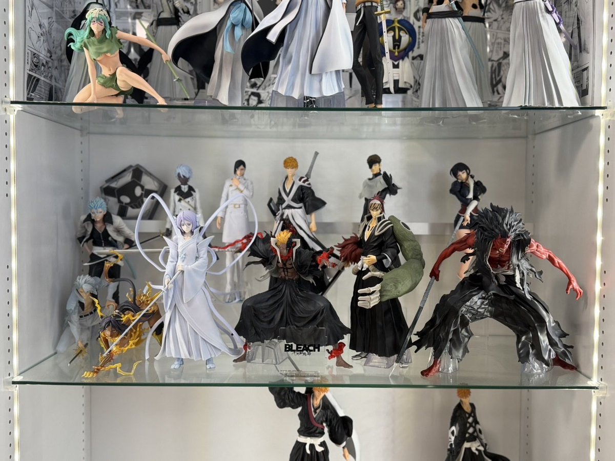 kumasofvi's tweet photo. BLEACHディスプレイ‼︎
マジでBLEACHはおしゃれ🤩

＃BLEACH
＃ブリーチ
＃一番くじ https://t.co/MzaBB9IyGP