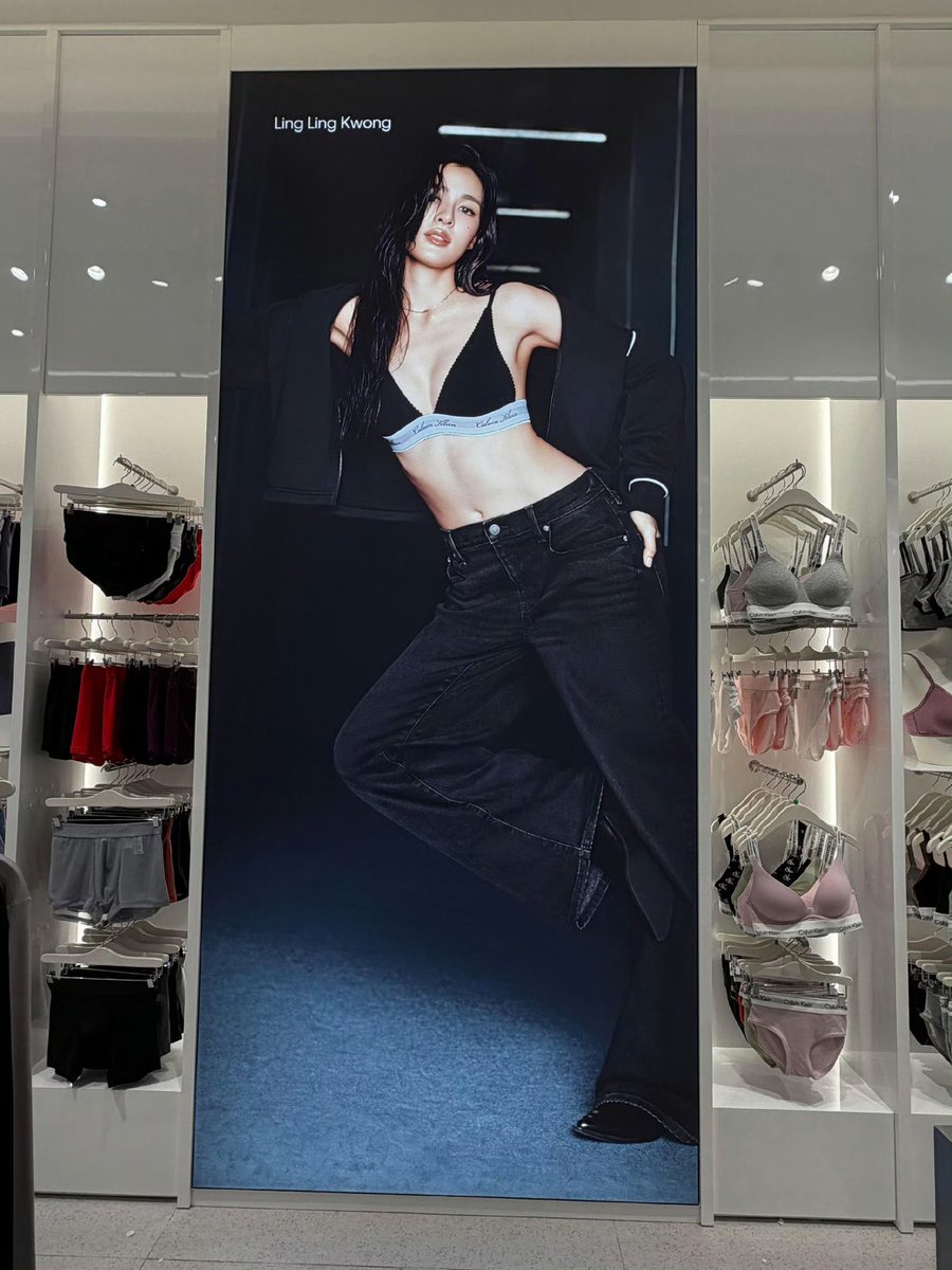 nongplaaaaa's tweet photo. อมกกกกกก แรงมากกกก คุณหลิงซีเค ขึ้นจอโซ๊ะมากก ใจป้าไม่เป็นของป้าอึกต่อไป ยอมแล้ววว 🫠

©️ 18661215711
#LinglingkwongxCalvinklein https://t.co/wBBgAf9JBo