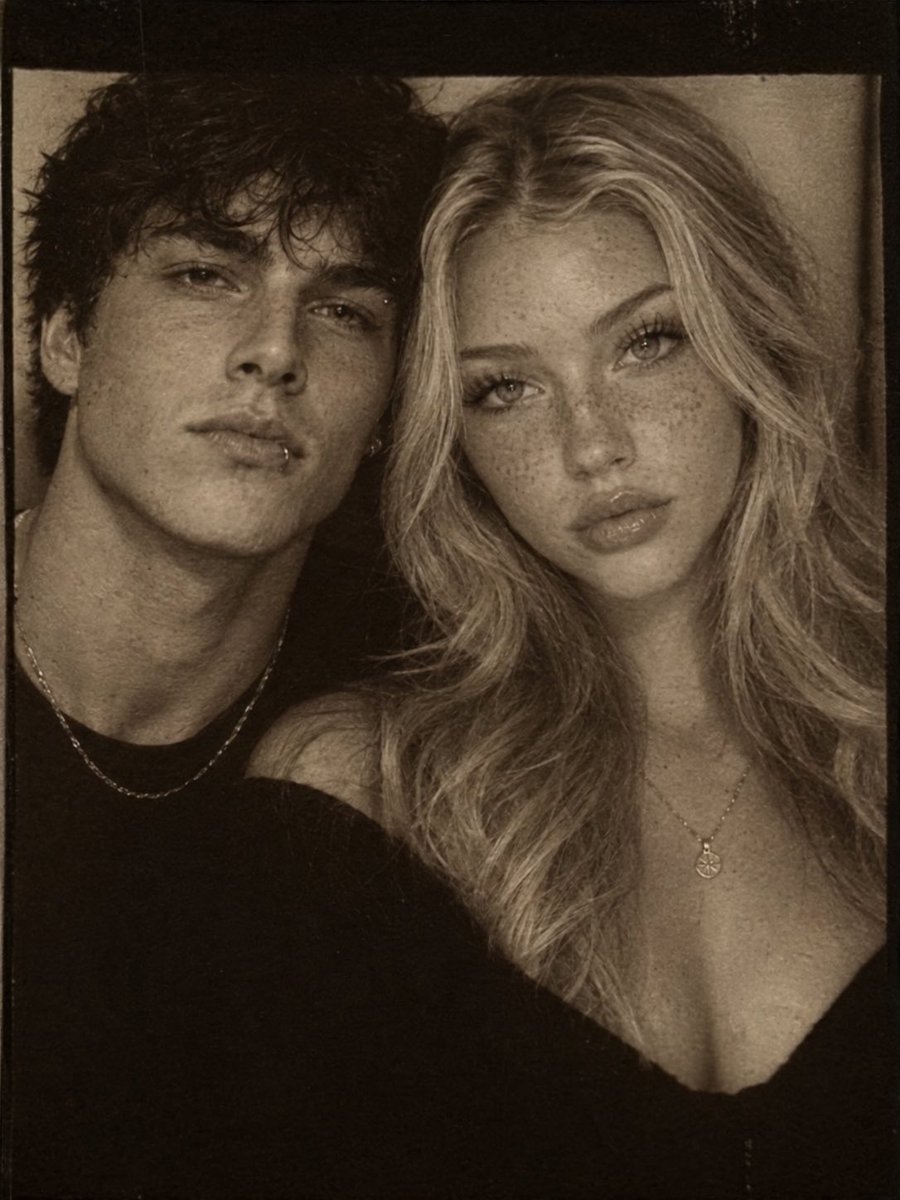 aurocbra's tweet photo. dos meses con el amor de mi vida, te amo hoy, mañana y siempre 🧡. https://t.co/2Oy1EWSXjX