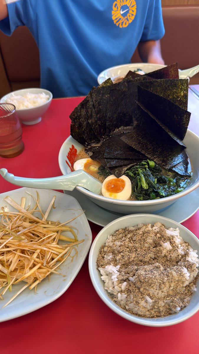 tomioraamen's tweet photo. 山岡家レイクタウン店
シルバーウィーク中の登山
11時にきたら大行列、ディズニーやん
恐ろしい
今日は醤油ラーメンにノリノリ味玉ほうれん草ほうれん草ネギ薬味ネギ半ライス
そりゃ山岡家の株価も上がるわ
元気玉と登山メシしました
ラーメンライスって素敵やん💓
#山岡家 #山岡家レイクタウン店 #ラーメン大好き #ラーメン