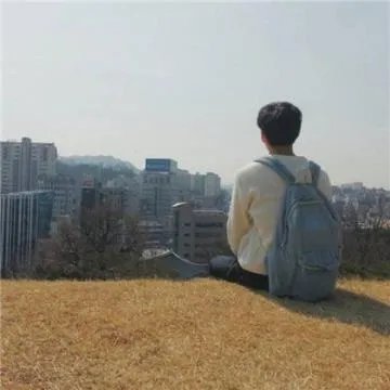 tianyi2001's tweet photo. 给女孩子的一个建议，女孩子一定要主动，
如果你是一味的等着男孩子来找你，那你等
来的大部分是渣男，因为像我们这种正派的
男孩子根本不懂得泡妞。 https://t.co/1obehx5Wg8