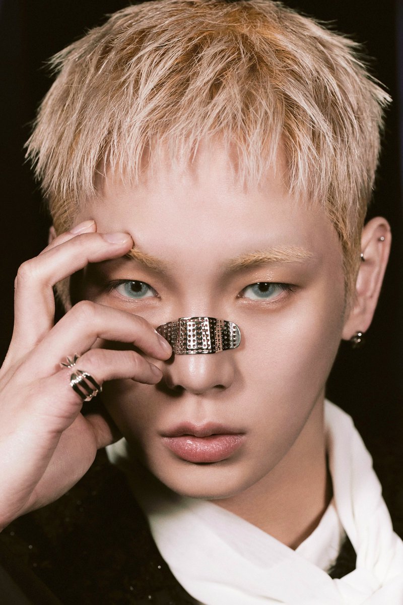 TOP100KPOP's tweet photo. Happy 35th birthday to KEY from SHINEE! 🥳🎉 https://t.co/0KfheywIdH