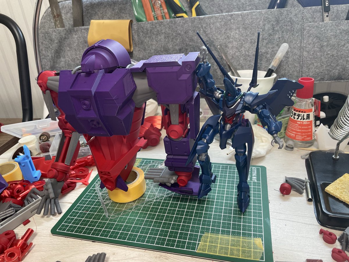 Unagi012311's tweet photo. 重い腰を上げてようやくアーマーを印刷。
人型と箱型両方いい感じだけど、重いのでポーズを保つのにスタンドは必須。もう数セット買おうかしら。
#サイコガンダム https://t.co/AkLI9qdG2L