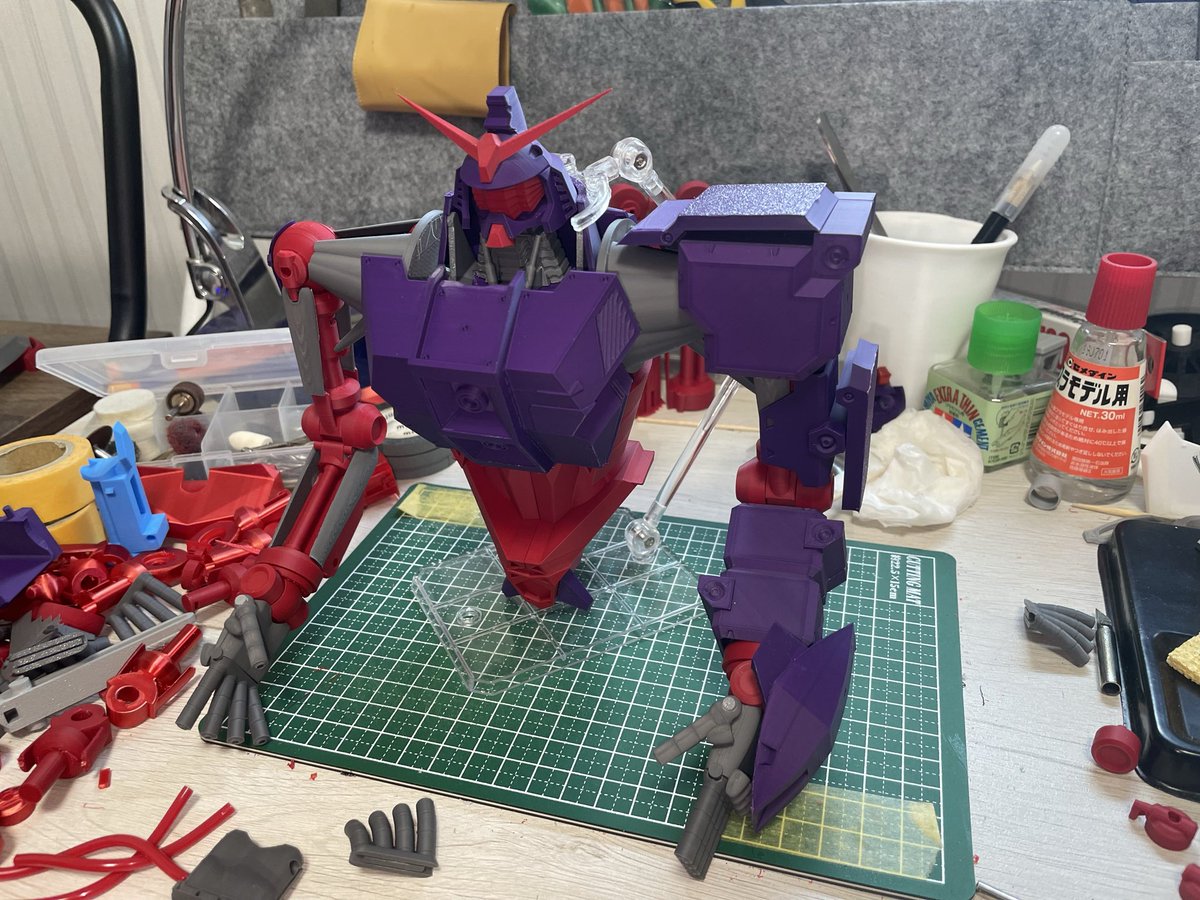 Unagi012311's tweet photo. 重い腰を上げてようやくアーマーを印刷。
人型と箱型両方いい感じだけど、重いのでポーズを保つのにスタンドは必須。もう数セット買おうかしら。
#サイコガンダム https://t.co/AkLI9qdG2L
