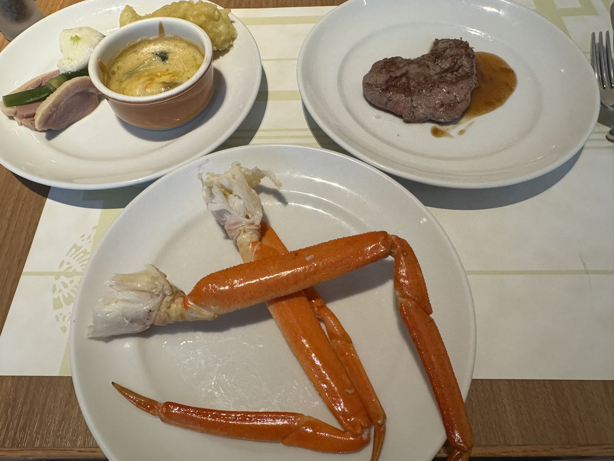 koi_nu39's tweet photo. シルバーウィークお出かけ
微わかる展行ってきた
共感ができるものがかなり多数
かなり面白かった笑
ホテルビュッフェ最高ね！腹パンパンになるまで食べた！
🦀美味🍖美味
最高の1日 https://t.co/j3wwgwsfCt