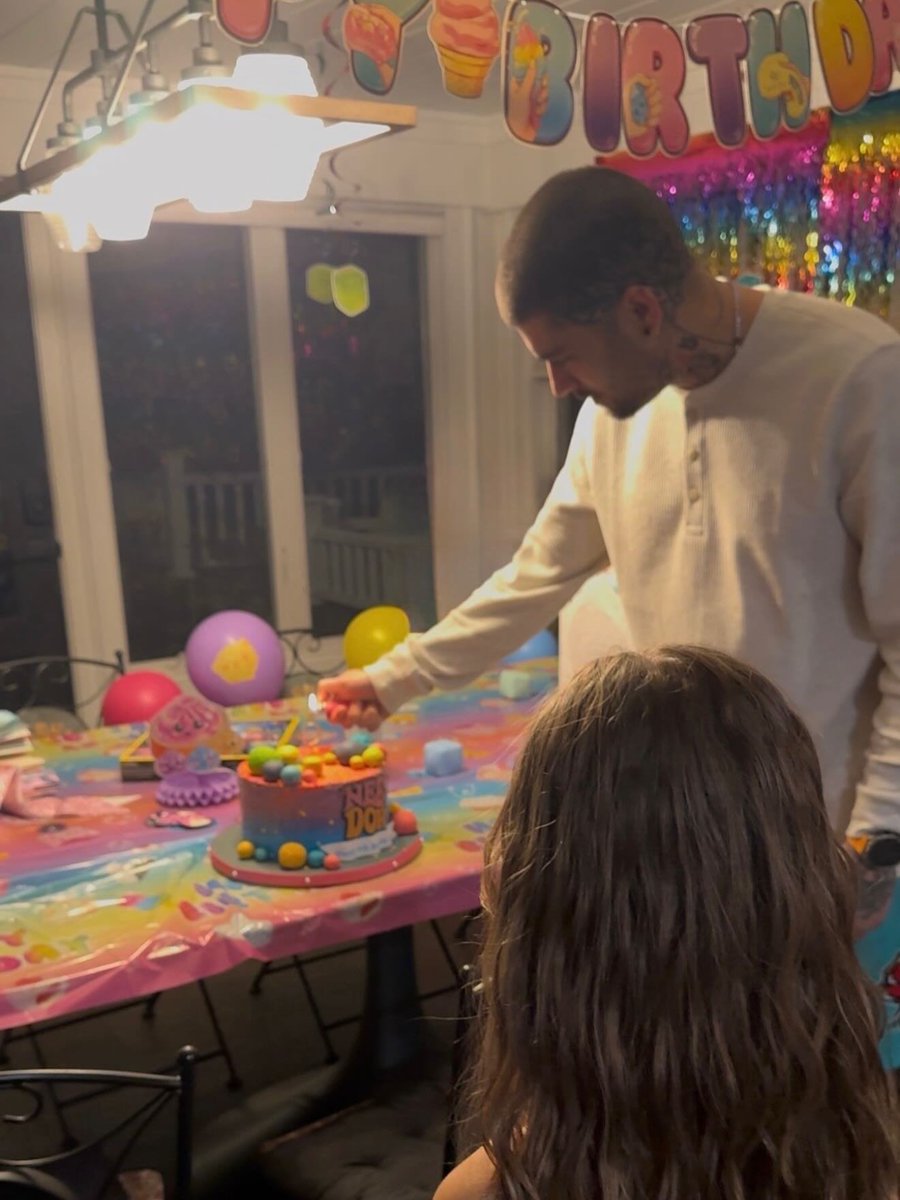 OT5Dailys's tweet photo. Zayn via IG!

"Khai's 6th birthday this weekend!! Big thank you to everyone who made it extra especial @/americandream - Nickelodeon Universal &amp; Hasbro Arcade 
The girls had the BEST time!
And... @/thelondonbaker the cake is epic, as always thank you!" https://t.co/v2DG4lPWiY